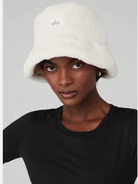 ALO Yoga Accessories - ALO Yoga Ivory Faux Fur Bucket Hat